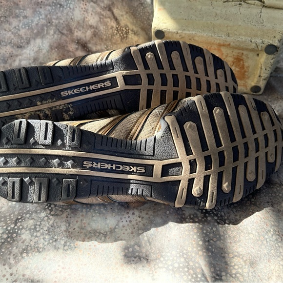 Comfy and Cute Skechers everyday shoes. - Picture 6 of 8